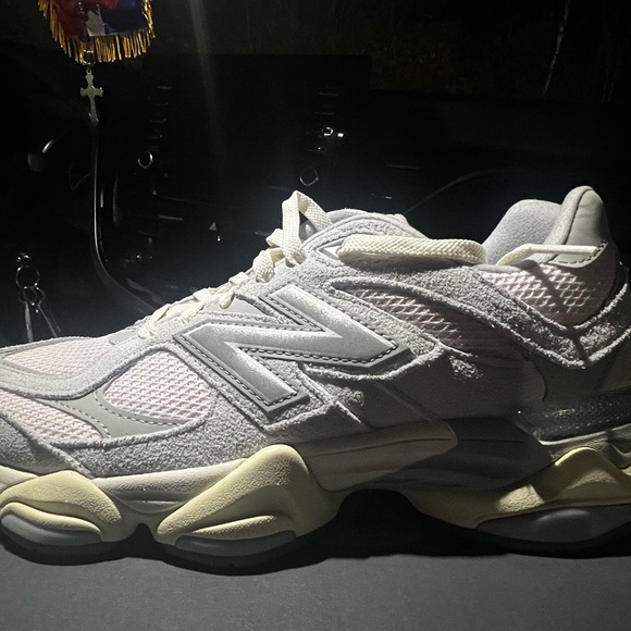 New Balance White Sneakers - Picture 5 of 9